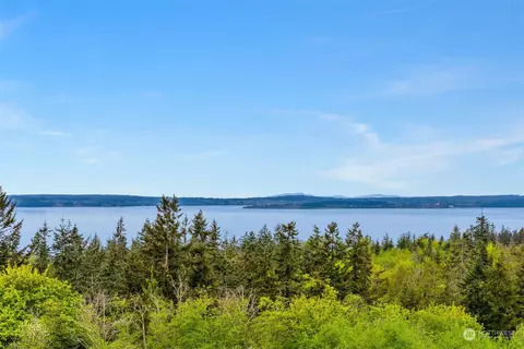 145 Arborcrest Pl, Camano Island, WA 98282
