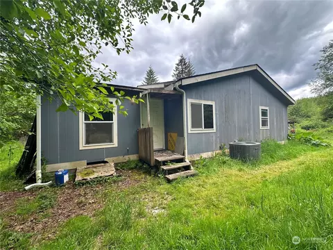 245 Calvin Rd, Cinebar, WA 98533