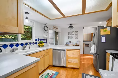 Kitchen - 8006 E Glen Dr, Everett, WA 98203 photo 2 of 2