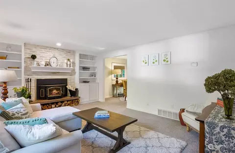 Living - 8006 E Glen Dr, Everett, WA 98203 photo 1 of 3
