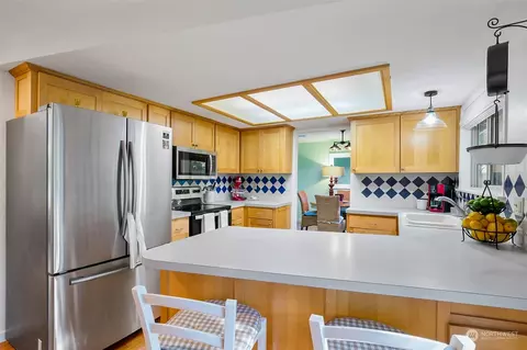 Kitchen - 8006 E Glen Dr, Everett, WA 98203 photo 1 of 2
