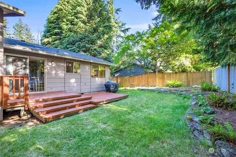 Exterior - 8006 E Glen Dr, Everett, WA 98203 photo 3 of 4