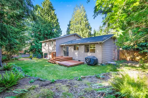 Exterior - 8006 E Glen Dr, Everett, WA 98203 photo 4 of 4