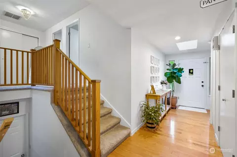 Entry Way - 8006 E Glen Dr, Everett, WA 98203 photo 3 of 3