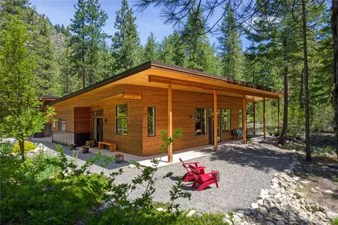 11 Spring Creek Ln, Winthrop, WA 98862