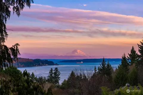 6621 NE Baker Hill Rd, Bainbridge Island, WA 98110