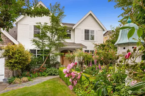 9027 NE 152nd Pl, Bothell, WA 98011
