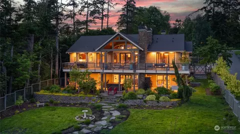 1402 Fossil Ln, Oak Harbor, WA 98277