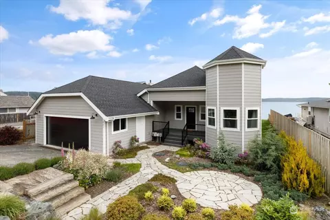 861 Shorecrest Dr, Oak Harbor, WA 98277