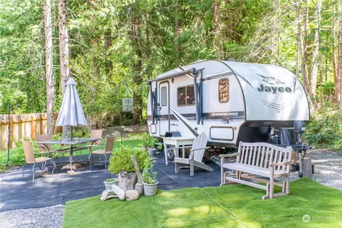 231 N Discovery Dr, Hoodsport, WA 98548