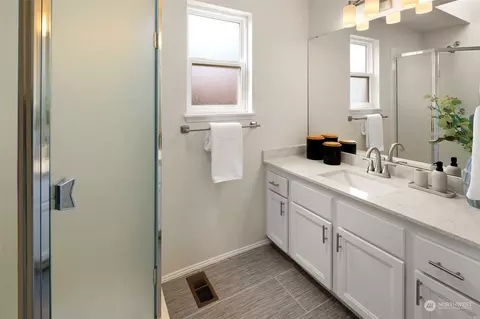 Bath - 824 234th St SE, Bothell, WA 98021 photo 3 of 5