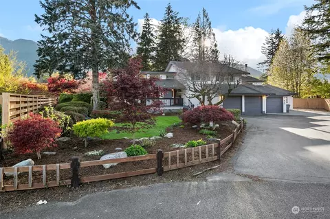 445 SE Cherry Dr, North Bend, WA 98045