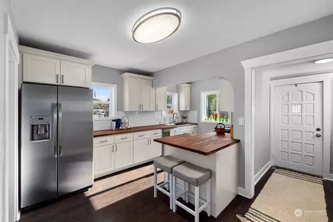 Kitchen - 1732 Rainier Ave, Everett, WA 98201 photo 2 of 3