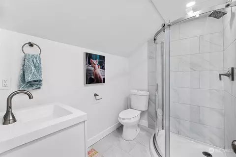Bath - 1732 Rainier Ave, Everett, WA 98201 photo 4 of 4