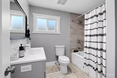 Bath - 1732 Rainier Ave, Everett, WA 98201 photo 1 of 4