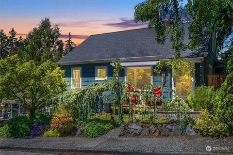 4452 SW Kenyon Pl, Seattle, WA 98136