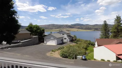 4303 Friday Bay Ln, Seven Bays, WA 99122