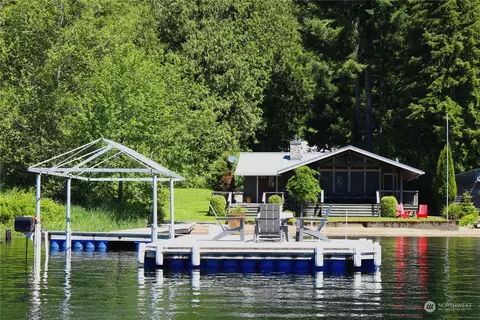 33806 N Shore Dr, Mount Vernon, WA 98274