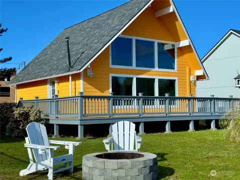 206 Canal Dr NE, Ocean Shores, WA 98569