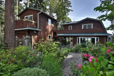 1276 Dines Point Rd, Greenbank, WA 98253