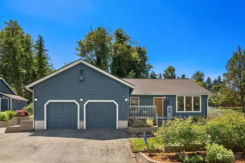 10752 Country Club Ln S, Seattle, WA 98168