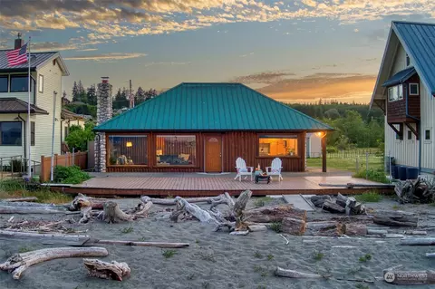 7758 NE Point No Point Rd, Hansville, WA 98340
