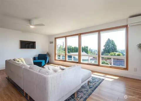 Living - 1507 Cedar St, Everett, WA 98201 photo 1 of 3