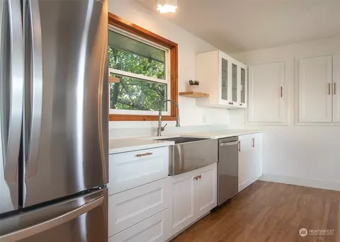 Kitchen - 1507 Cedar St, Everett, WA 98201 photo 4 of 7