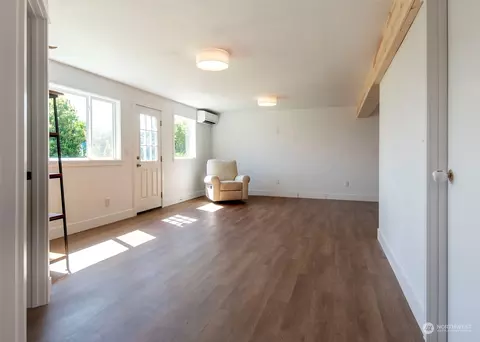 Living - 1507 Cedar St, Everett, WA 98201 photo 2 of 3