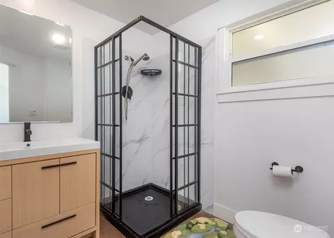Bath - 1507 Cedar St, Everett, WA 98201 photo 5 of 6