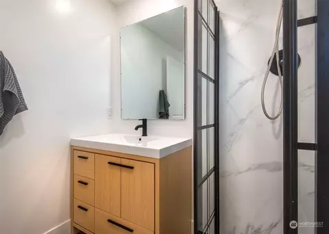 Bath - 1507 Cedar St, Everett, WA 98201 photo 6 of 6