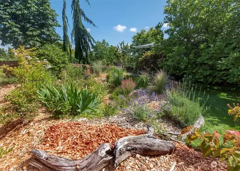Exterior - 1507 Cedar St, Everett, WA 98201 photo 7 of 10