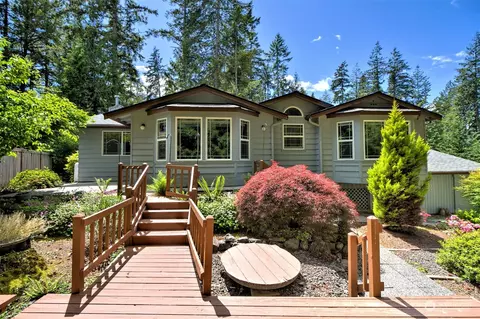 10 E Lakeland Way, Allyn, WA 98524