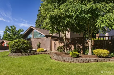 1906 Iowa Dr, Bellingham, WA 98229