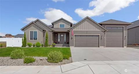 839 N Newport Loop, East Wenatchee, WA 98802