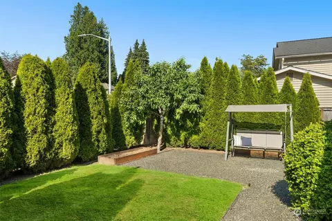 Exterior - 18029 25th Dr SE, Bothell, WA 98012 photo 4 of 8