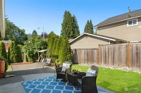Exterior - 18029 25th Dr SE, Bothell, WA 98012 photo 5 of 8