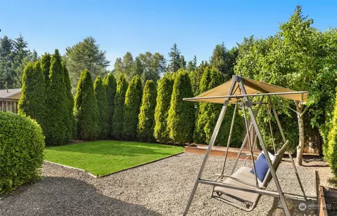 Exterior - 18029 25th Dr SE, Bothell, WA 98012 photo 6 of 8