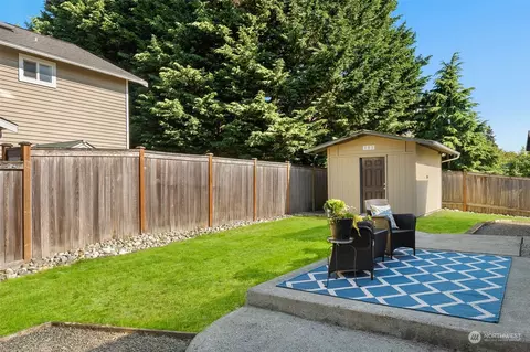 Exterior - 18029 25th Dr SE, Bothell, WA 98012 photo 7 of 8