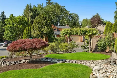 Exterior - 18029 25th Dr SE, Bothell, WA 98012 photo 3 of 8