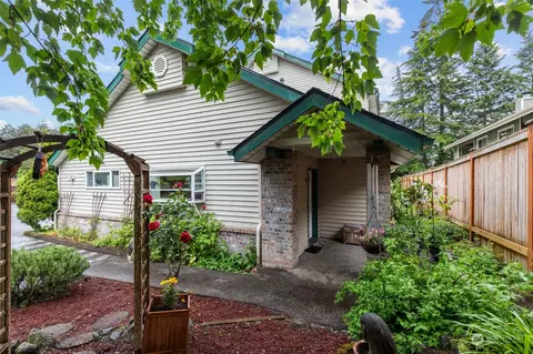 19523 Aurora Ave N #14, Shoreline, WA 98133