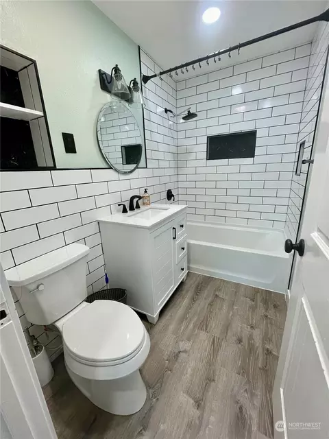Bath - 122 Cascade Dr, Walla Walla, WA 99362 photo 1 of 4