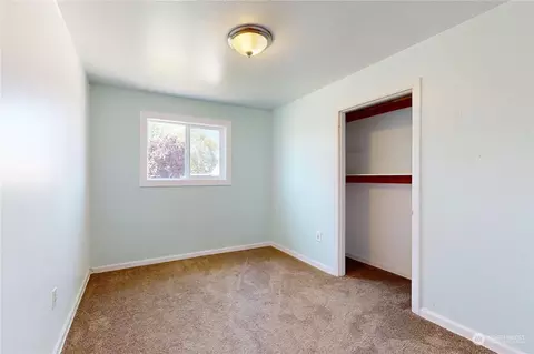 Bedroom - 122 Cascade Dr, Walla Walla, WA 99362 photo 3 of 9