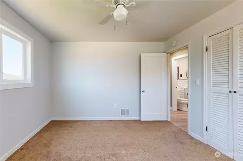 Bedroom - 122 Cascade Dr, Walla Walla, WA 99362 photo 2 of 9