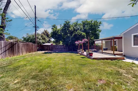 Exterior - 122 Cascade Dr, Walla Walla, WA 99362 photo 5 of 7
