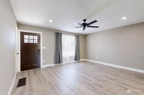 Living - 122 Cascade Dr, Walla Walla, WA 99362 photo 4 of 4