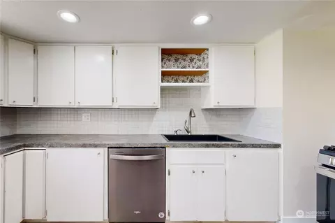 Kitchen - 122 Cascade Dr, Walla Walla, WA 99362 photo 4 of 4