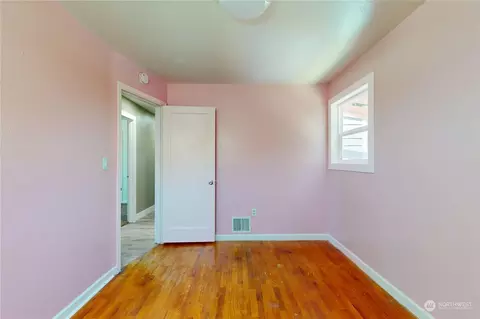 Bedroom - 122 Cascade Dr, Walla Walla, WA 99362 photo 6 of 9