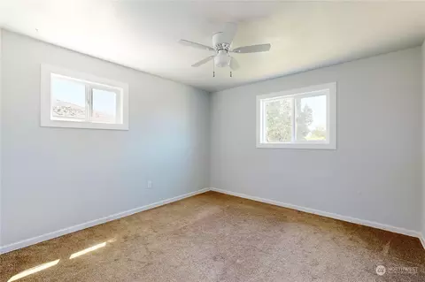 Bedroom - 122 Cascade Dr, Walla Walla, WA 99362 photo 1 of 9
