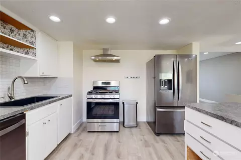 Kitchen - 122 Cascade Dr, Walla Walla, WA 99362 photo 2 of 4